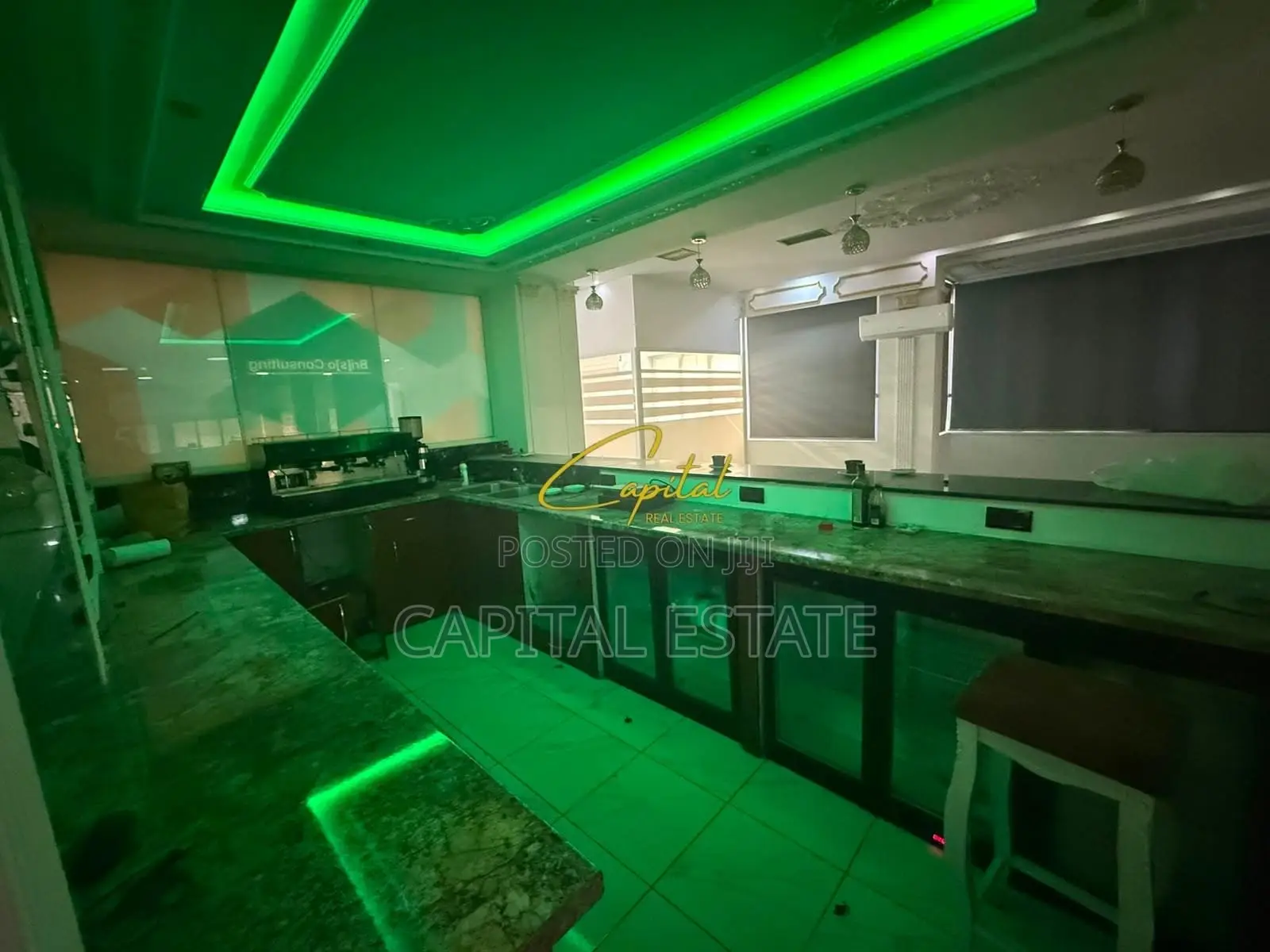 AMBIENT BIZNESI ME QIRA 240 M2 RRUGA FERIT XHAJKO 2.300 EURO