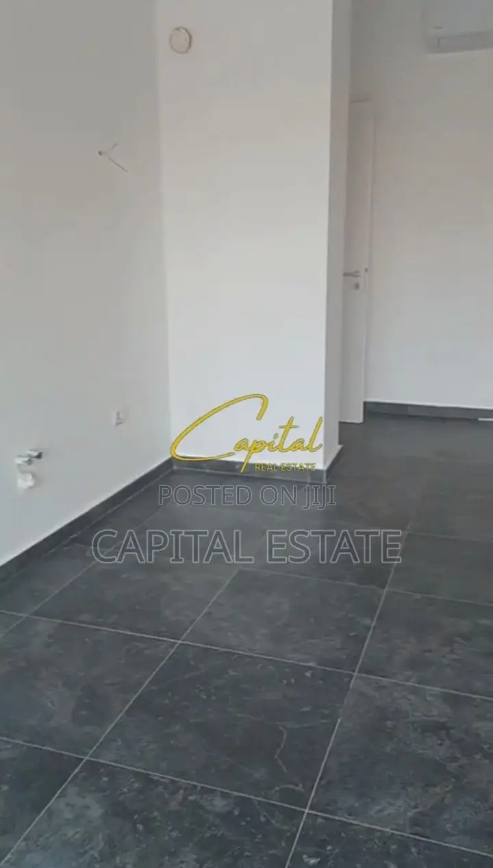 ZYRE ME QIRA 95 M2 ZOGU I ZI 1000 EURO