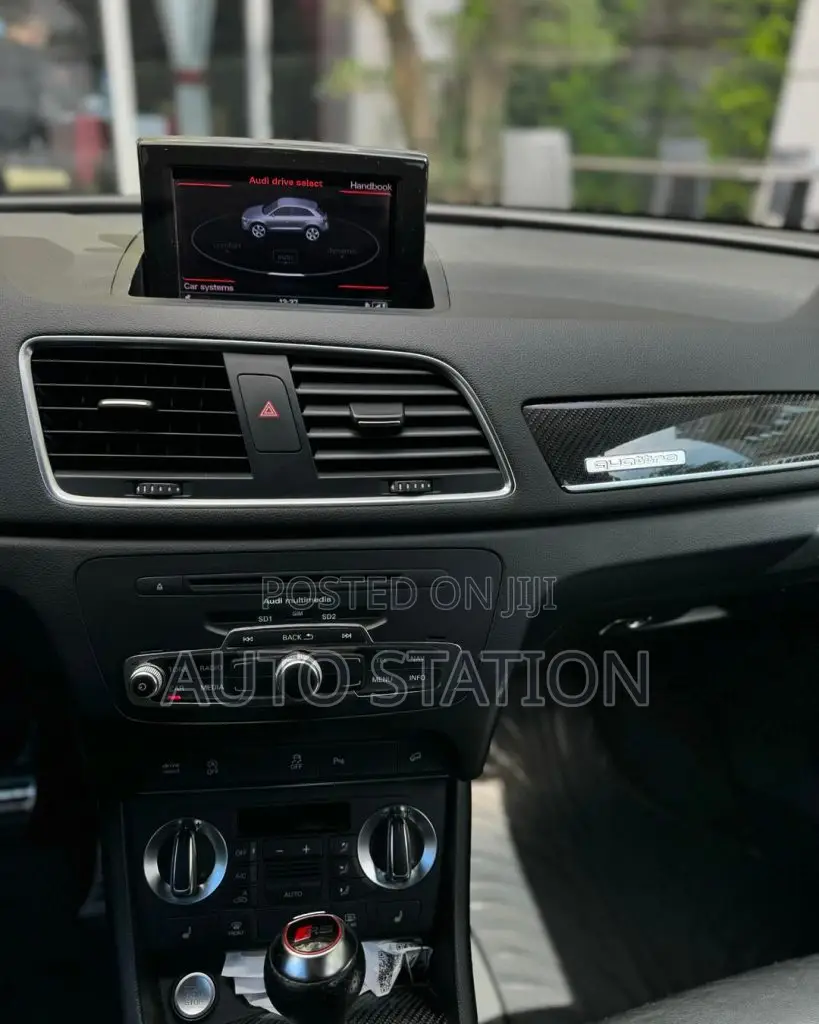 AUDI RSQ3