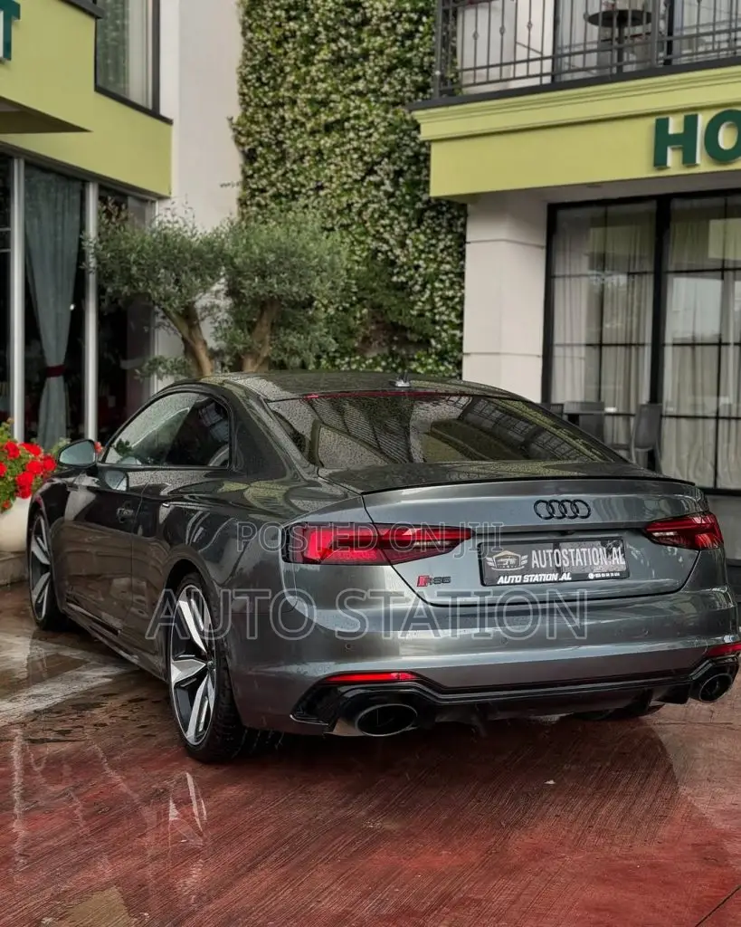 Audi RS5 Night Package