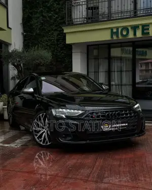 Audi S8