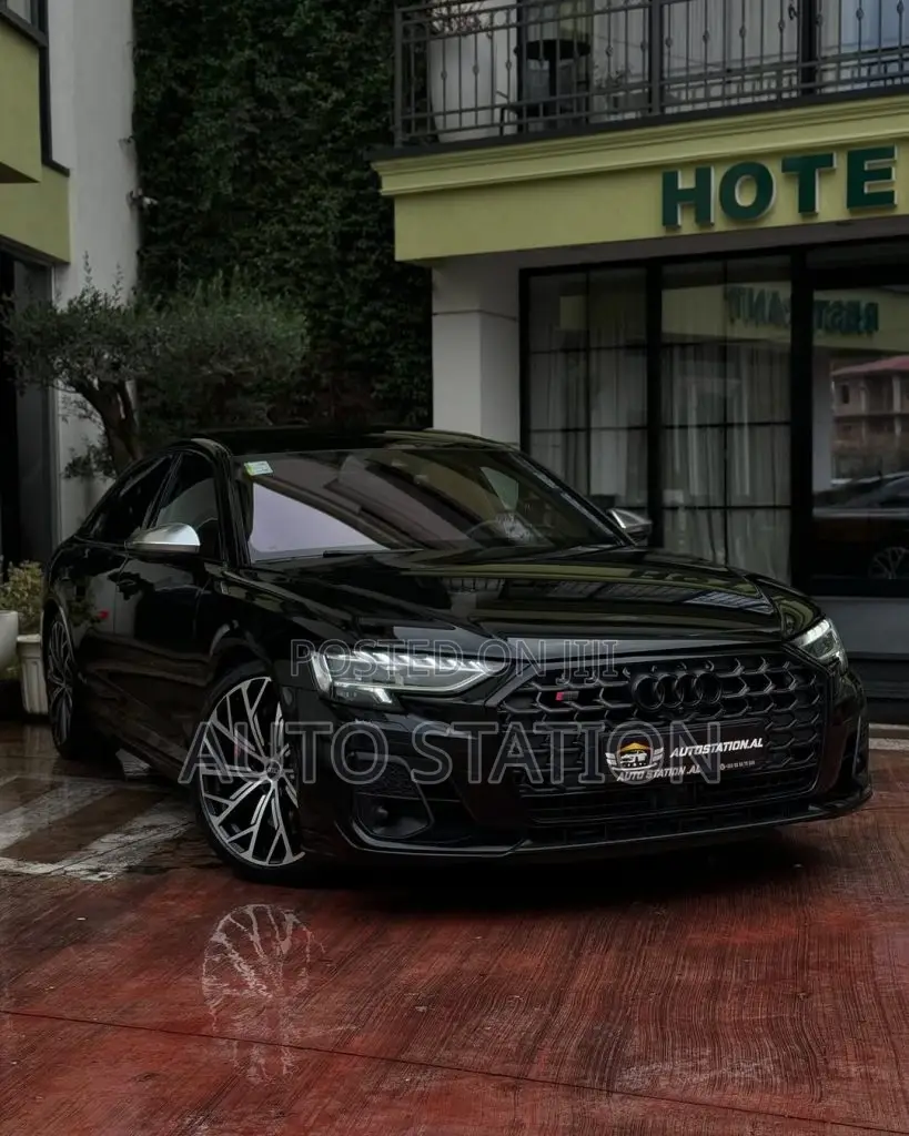 Audi S8