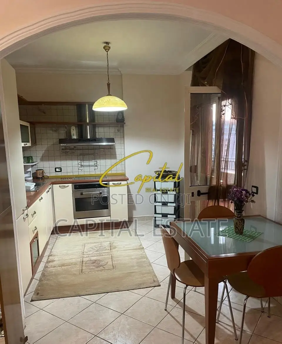 APARTAMENT ME QIRA 2+1 ISH STACIONI TRENIT 75.000 LEKE