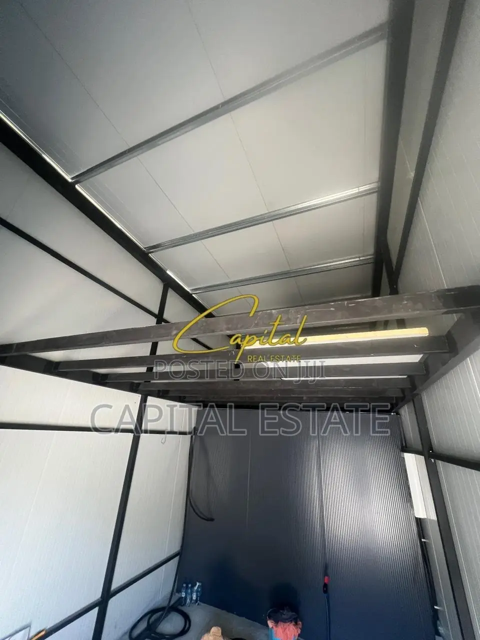 KAPANON ME QIRA 210 M2 FARKE 110.000 LEKE