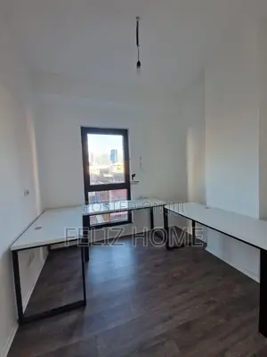 ZYRE ME QERA 103M2 RRUGA E KAVAJES 1.070 EURO