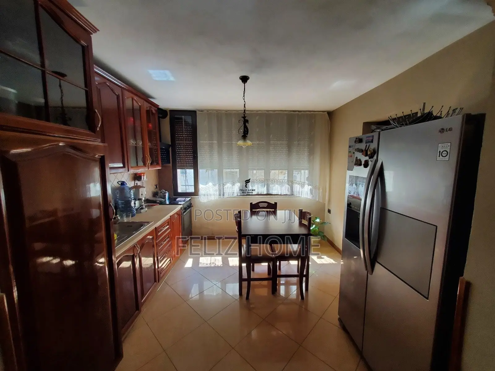 SHITET APARTAMENT 3+1+2 21 DHJETORI 225.000 EURO