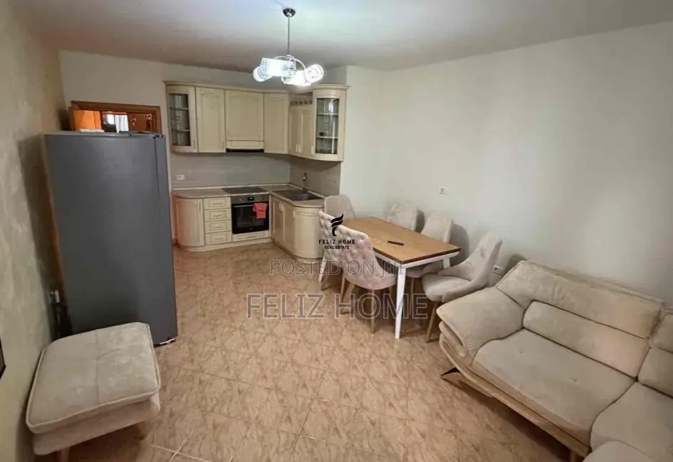 APARTAMENT ME QERA 2+1 ISH PARKU 65.000 LEKE
