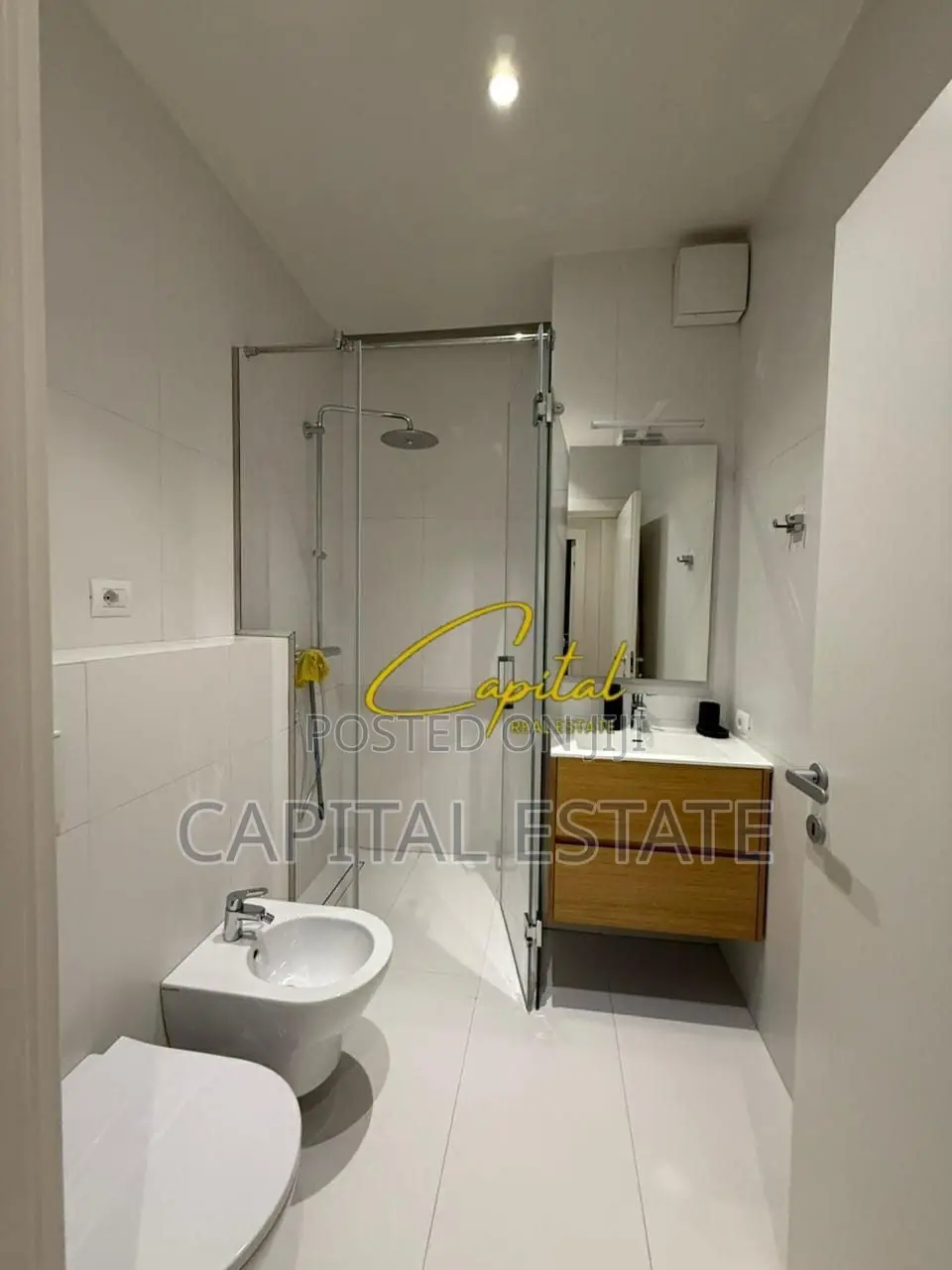 APARTAMENT ME QIRA 2+1 RRUGA E KOSOVAREVE 1.300 EURO